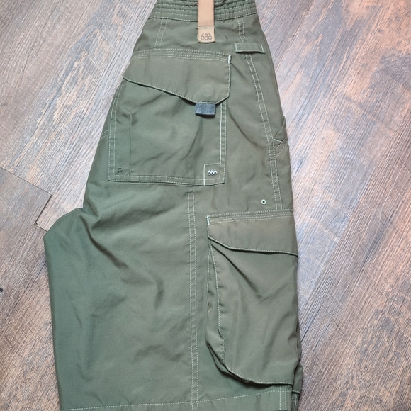 686 by Michael Lakira green cargo outdoor shorts
